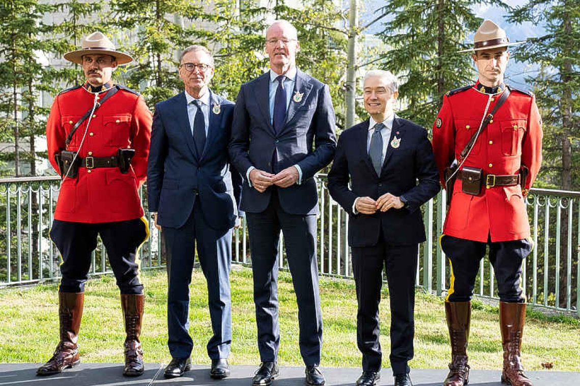 G7 glosses over tariffs, pledges to  cut global economic imbalances
